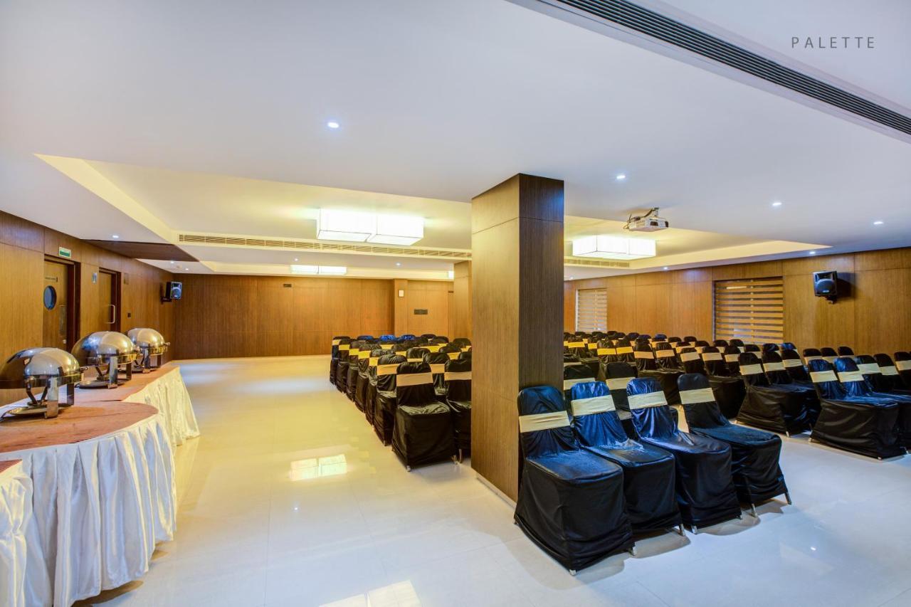 JK Residency Kelakam Hotel Bagian luar foto
