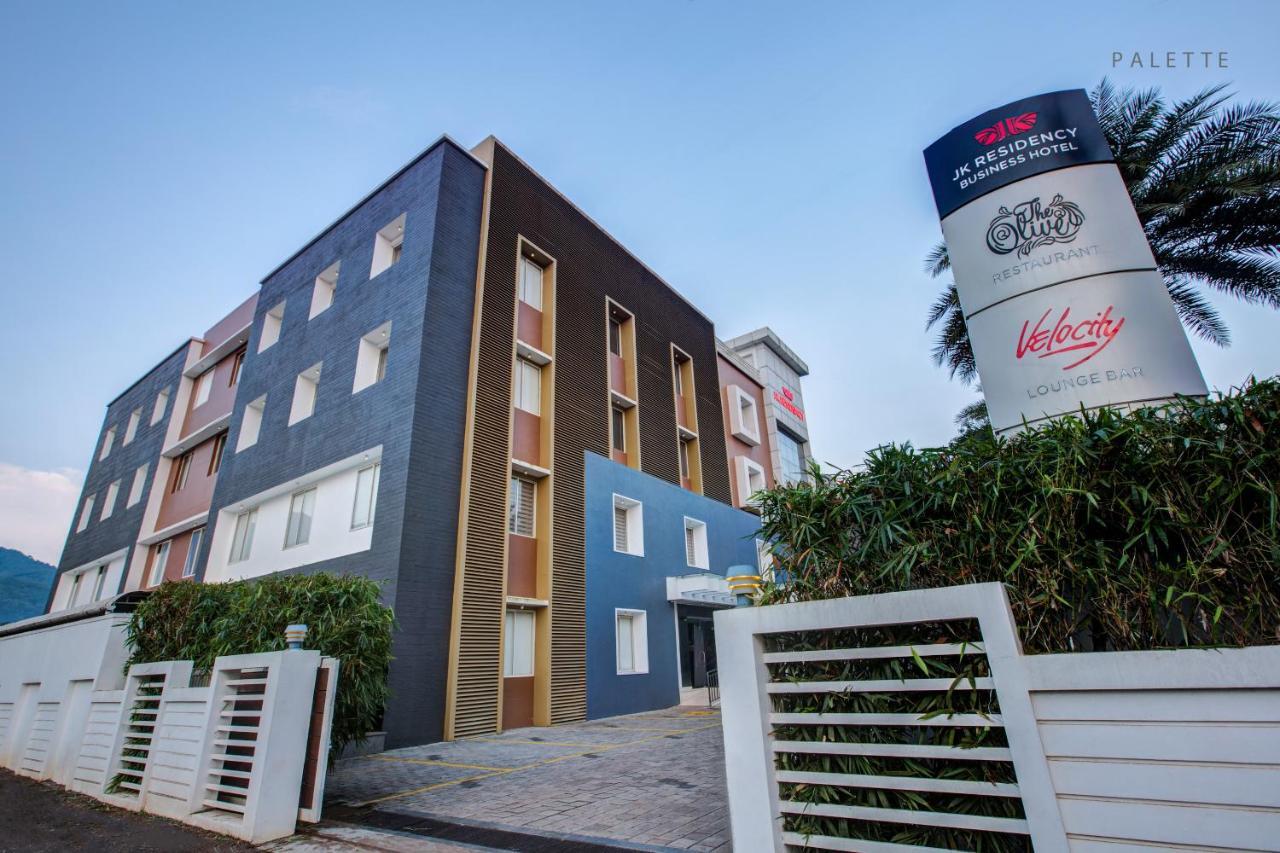 JK Residency Kelakam Hotel Bagian luar foto