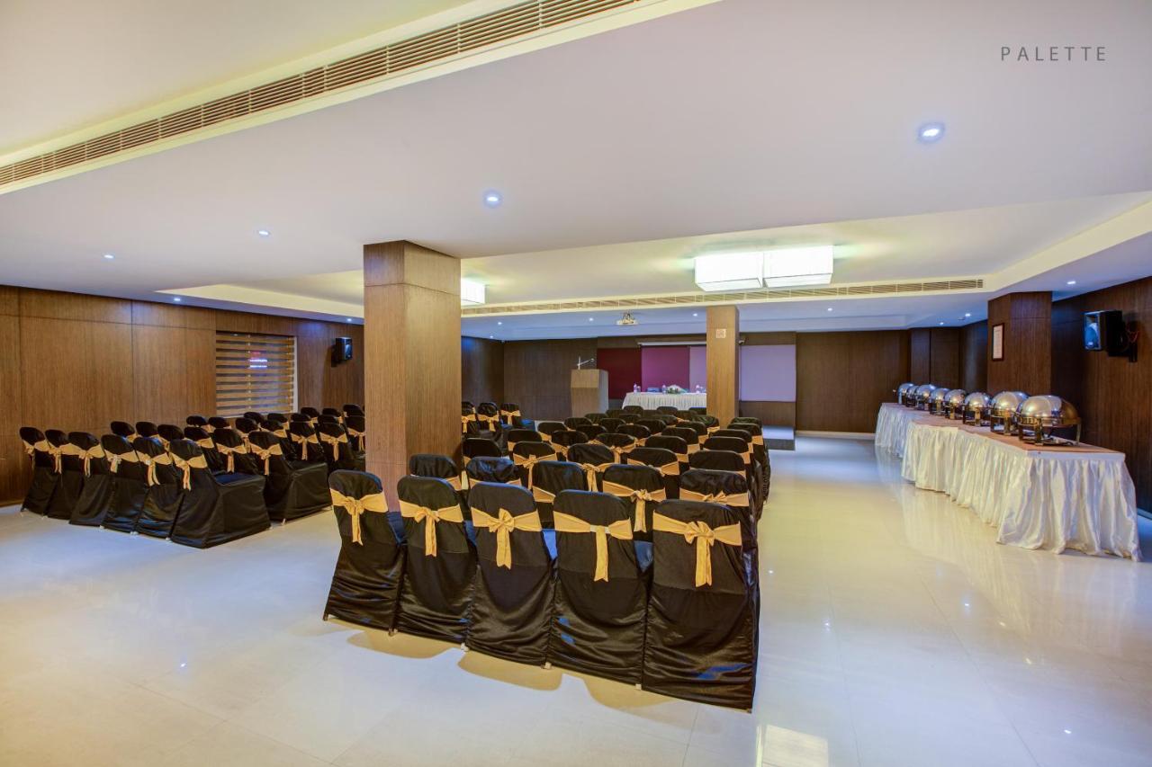 JK Residency Kelakam Hotel Bagian luar foto