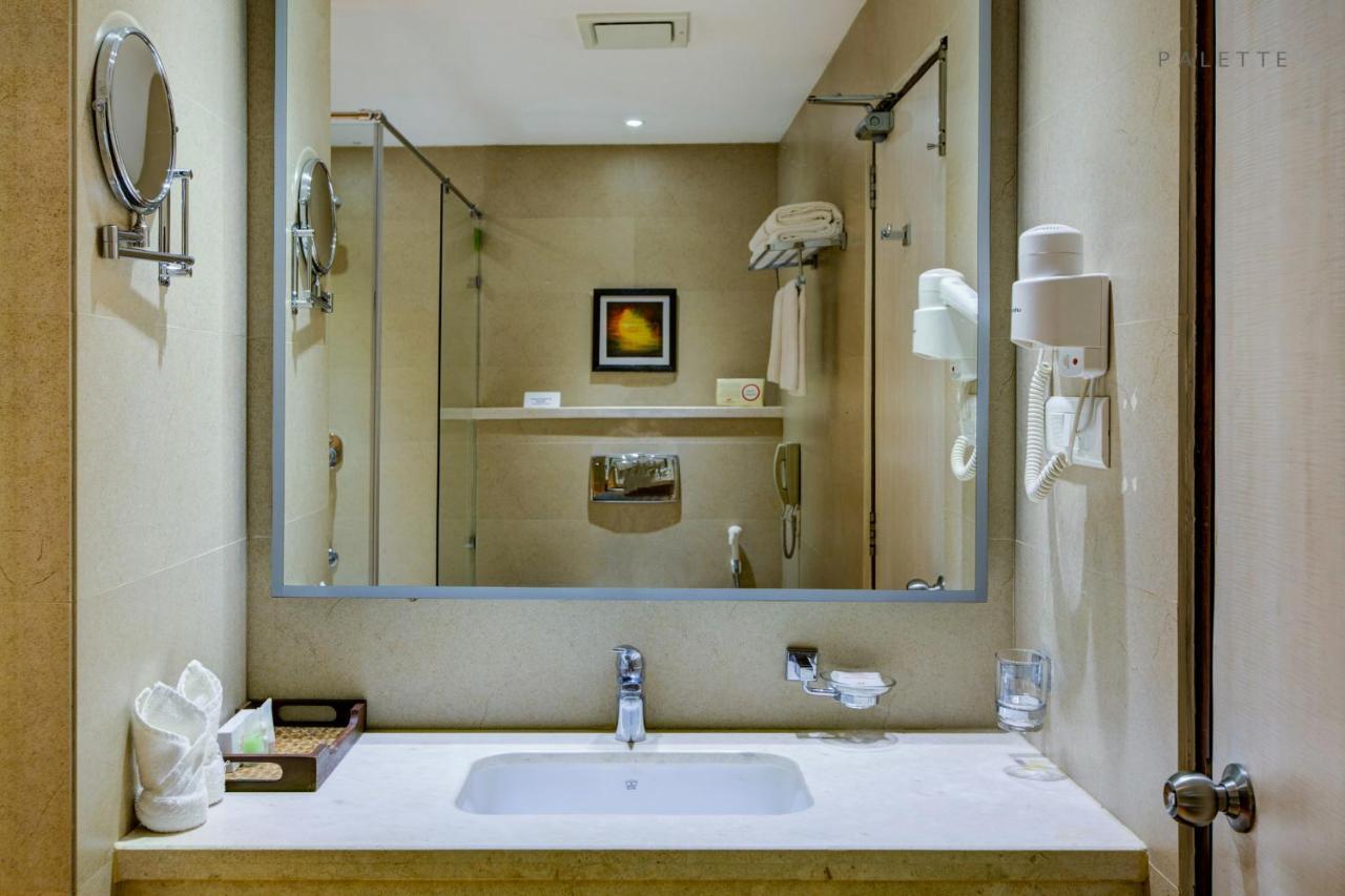 JK Residency Kelakam Hotel Bagian luar foto