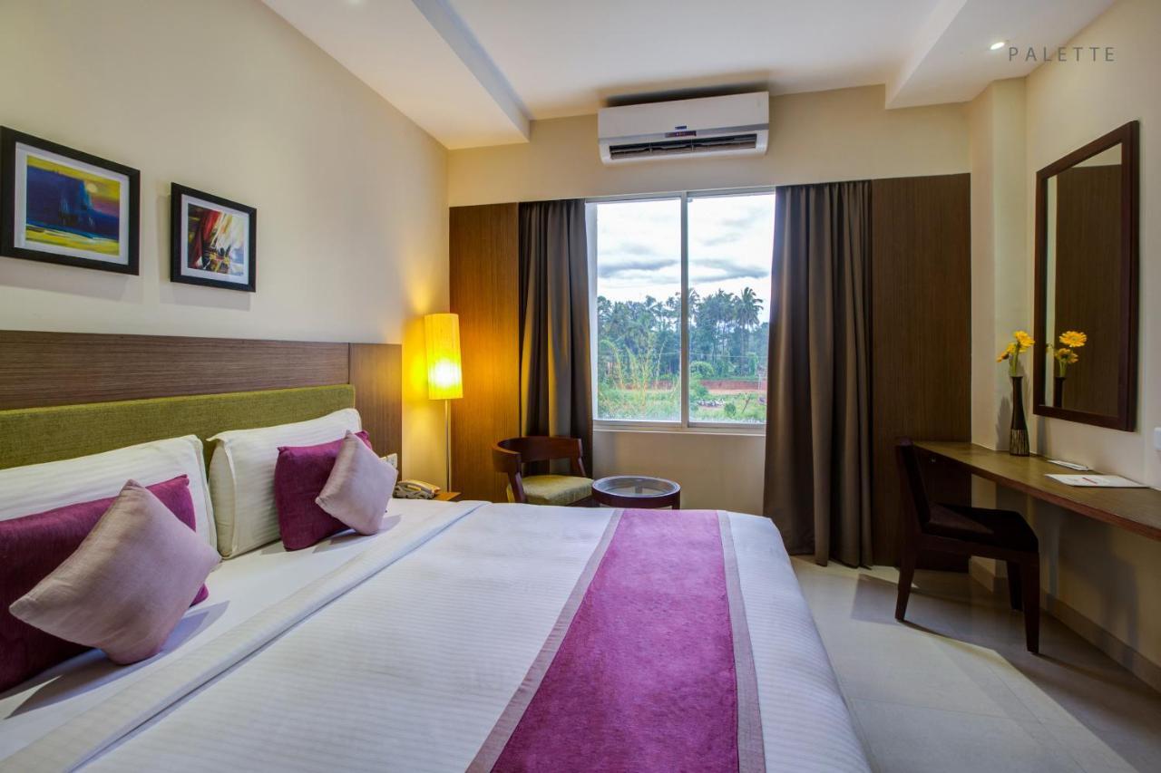 JK Residency Kelakam Hotel Bagian luar foto