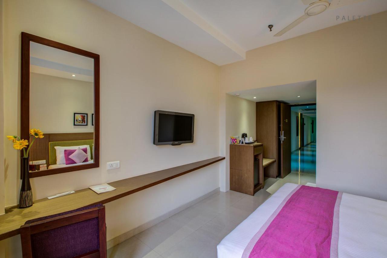 JK Residency Kelakam Hotel Bagian luar foto