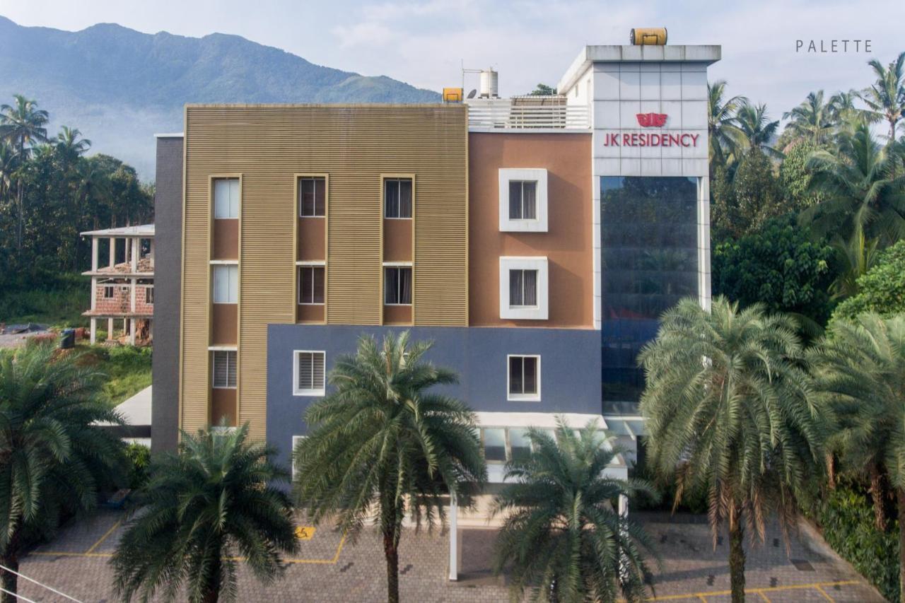 JK Residency Kelakam Hotel Bagian luar foto