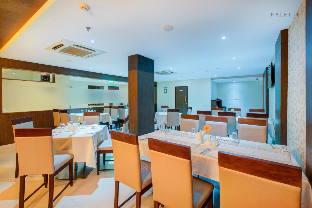 JK Residency Kelakam Hotel Bagian luar foto