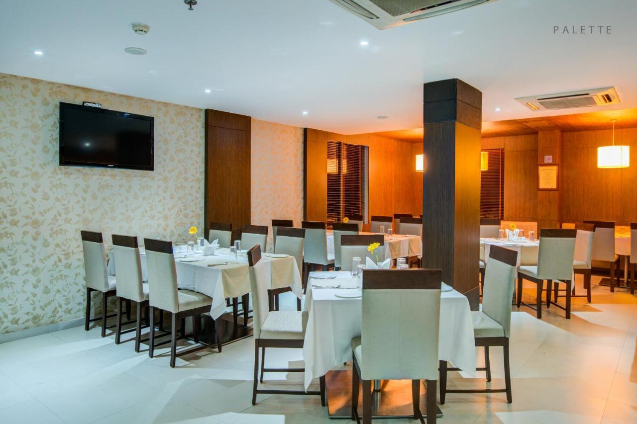 JK Residency Kelakam Hotel Bagian luar foto