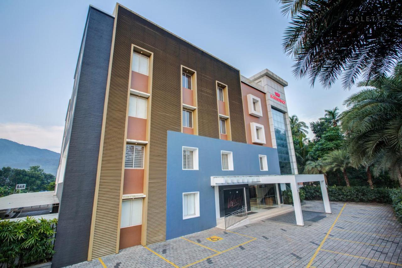 JK Residency Kelakam Hotel Bagian luar foto